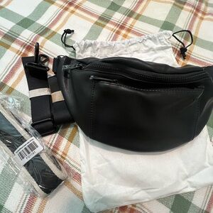 Fawn Design- The Fawny Pack - Black / Black